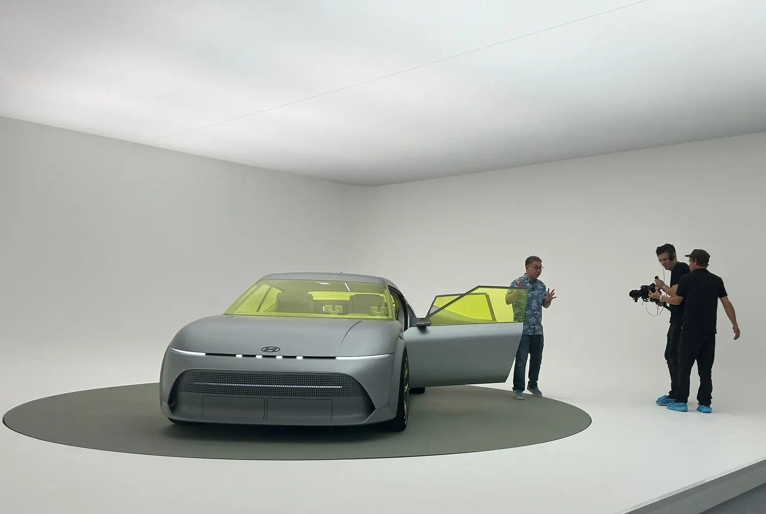 Hyundai-Ioniq-Concept-Three-The-Edge