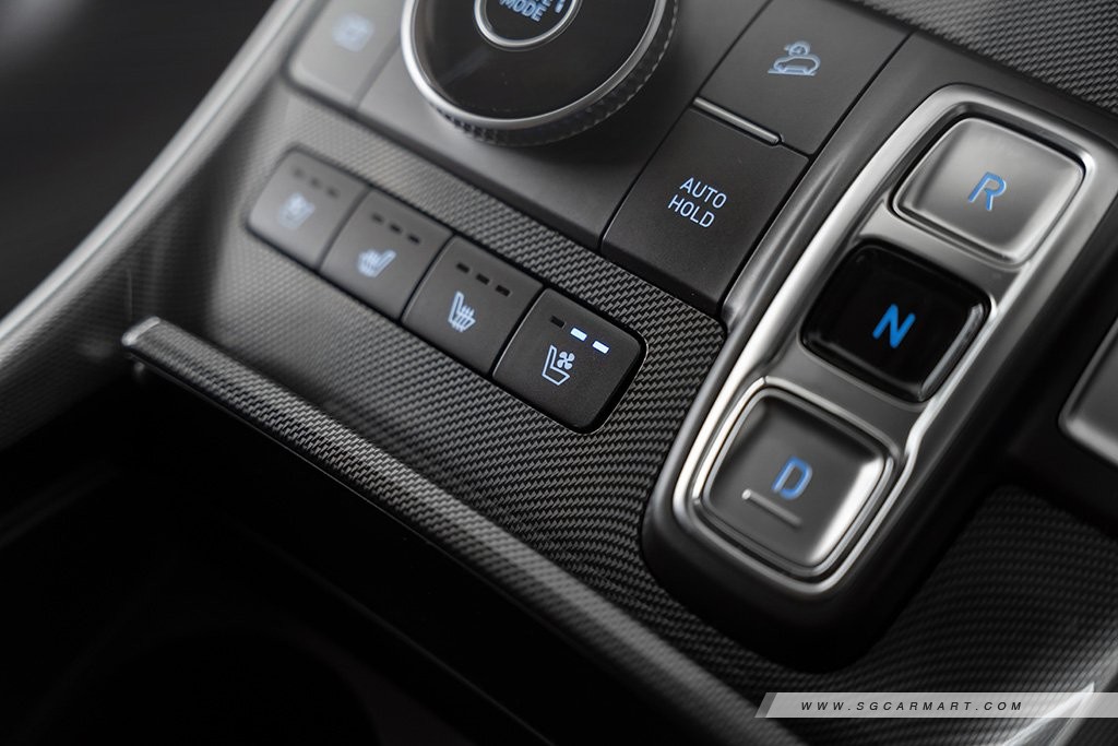 Hyundai SANTA FE Hybrid seat ventilation controls