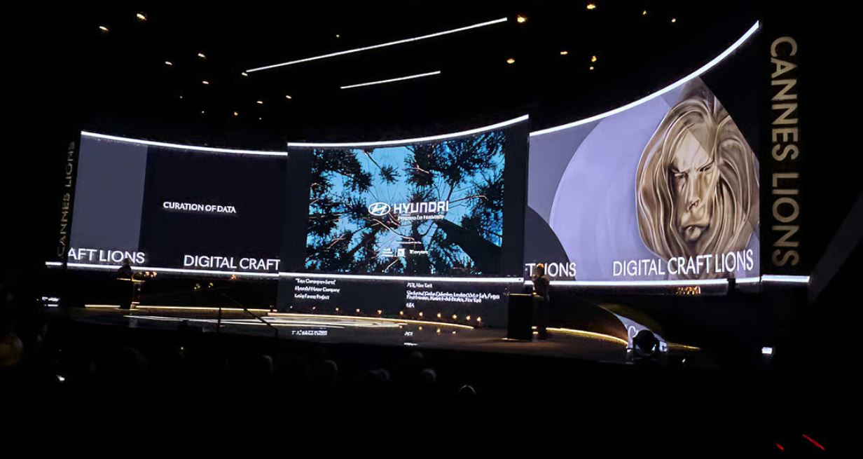 Tree-correspondents-campaign-cannes
