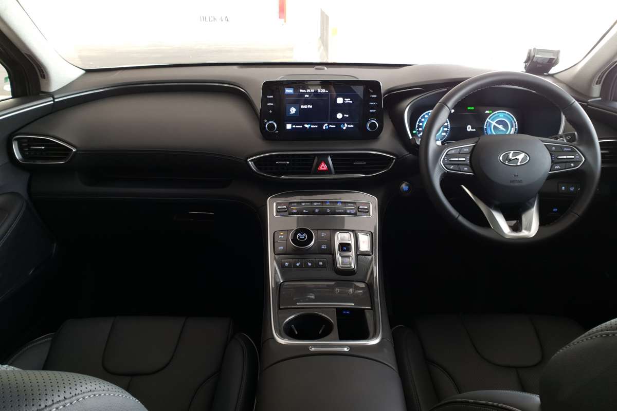 Hyundai Santa Fe Hybrid Front Interior