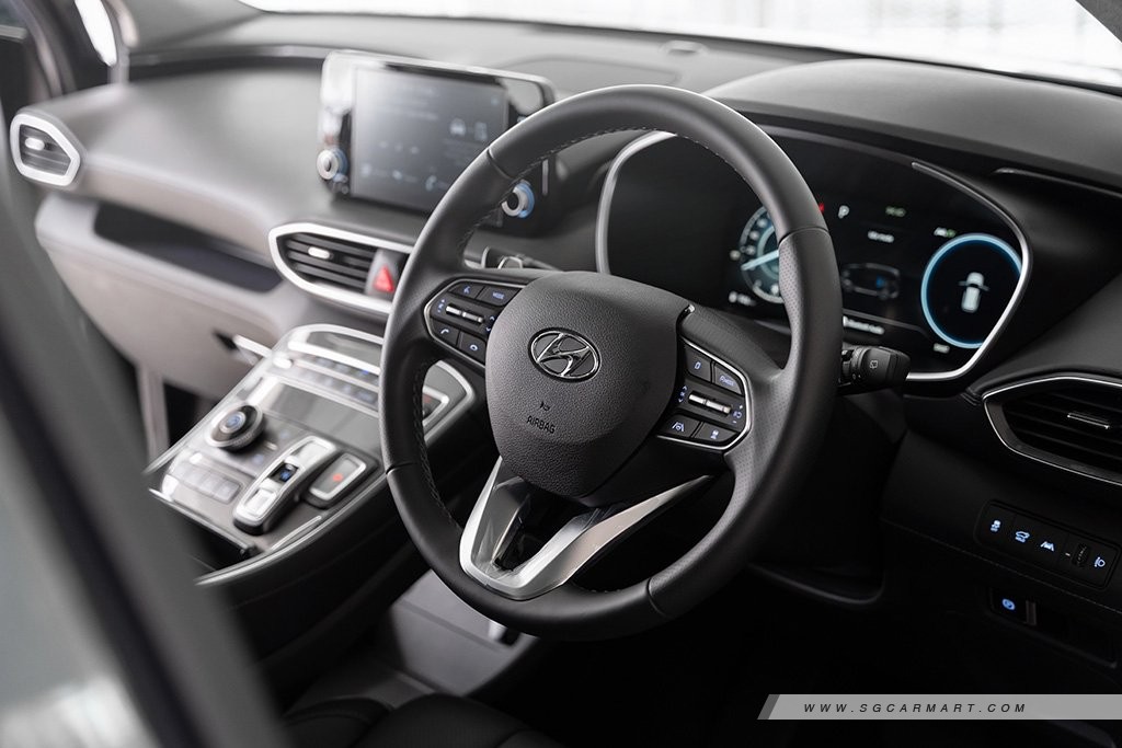 Hyundai SANTA FE Hybrid interior driver dashboard