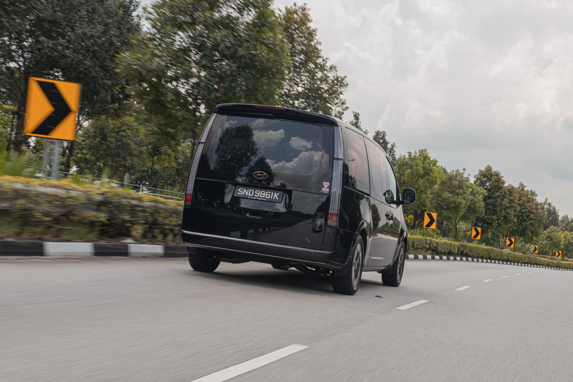 Hyundai Staria Back