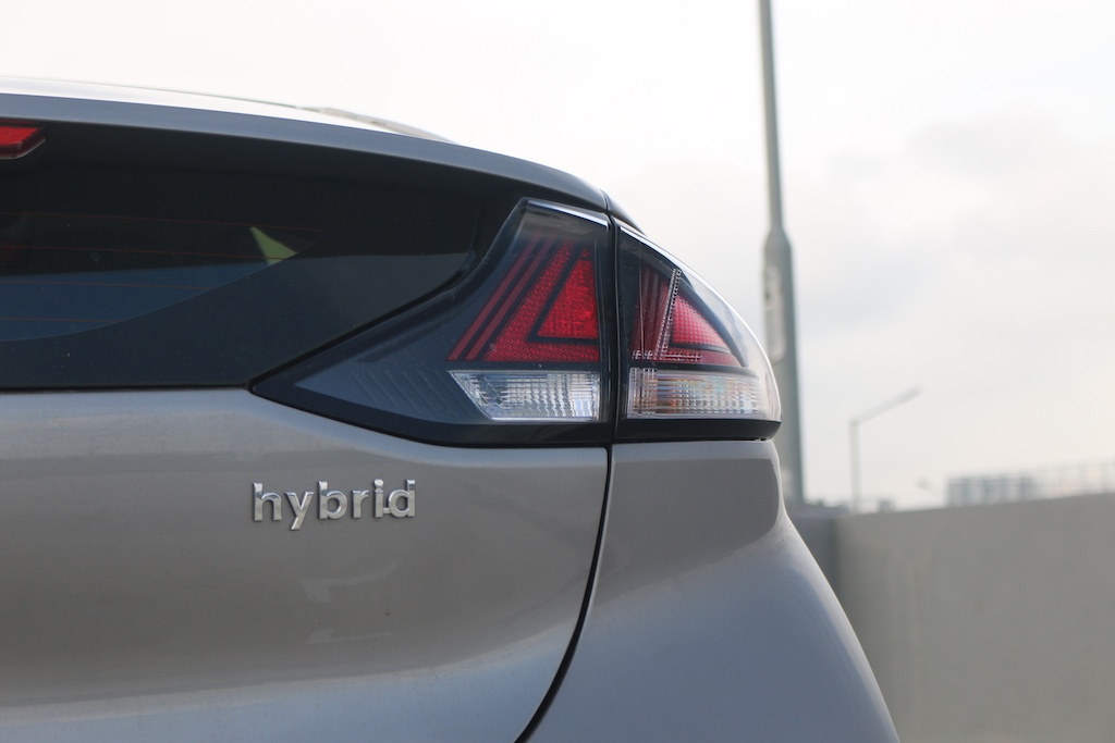 Hyundai Ioniq Hybrid rear logo
