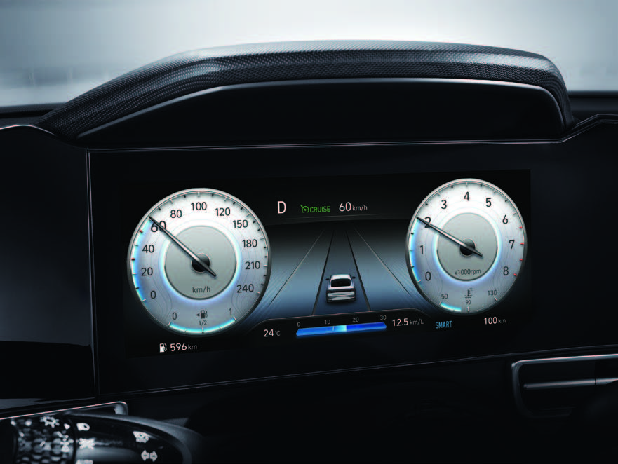 Hyundai Singapore Avante 8in color touch-screne display
