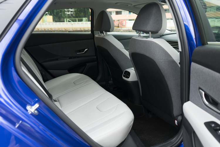 2021 Hyundai AVANTE rear seats