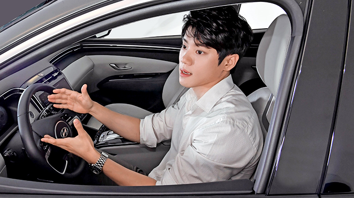Choi Won-Seok, a researcher in charge of interior design, talked about dashboard designing
