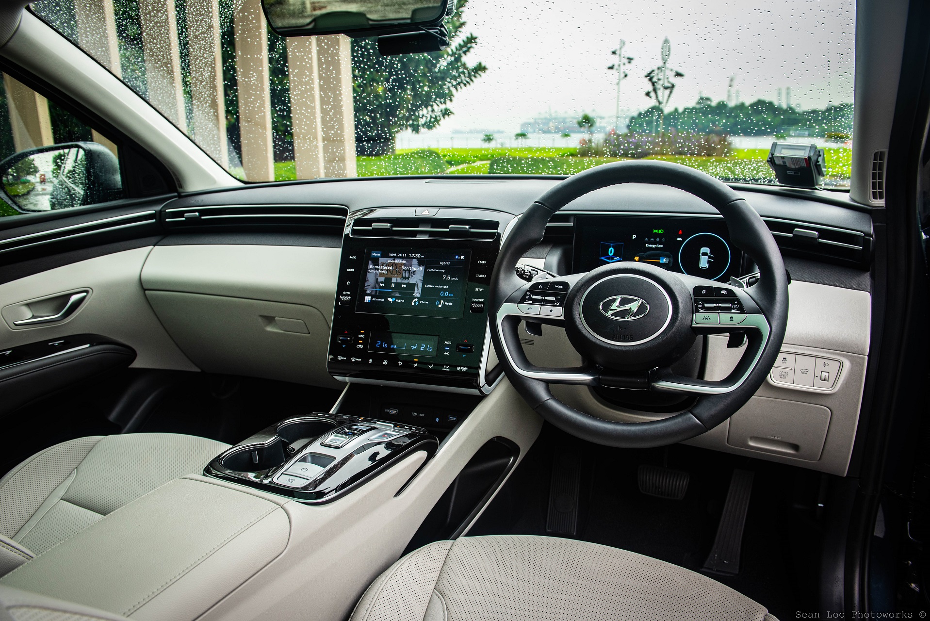 Hyundai Tucson Hybrid Dashboard