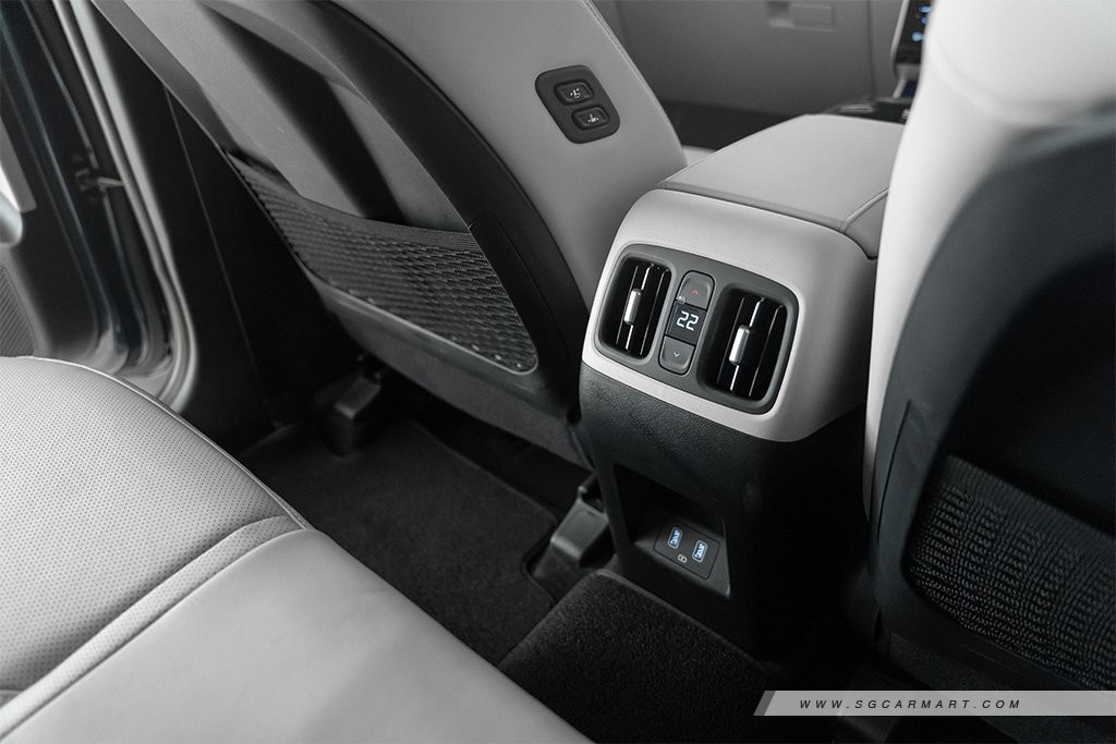 Hyundai Singapore TUCSON Hybrid rear seat climate controls