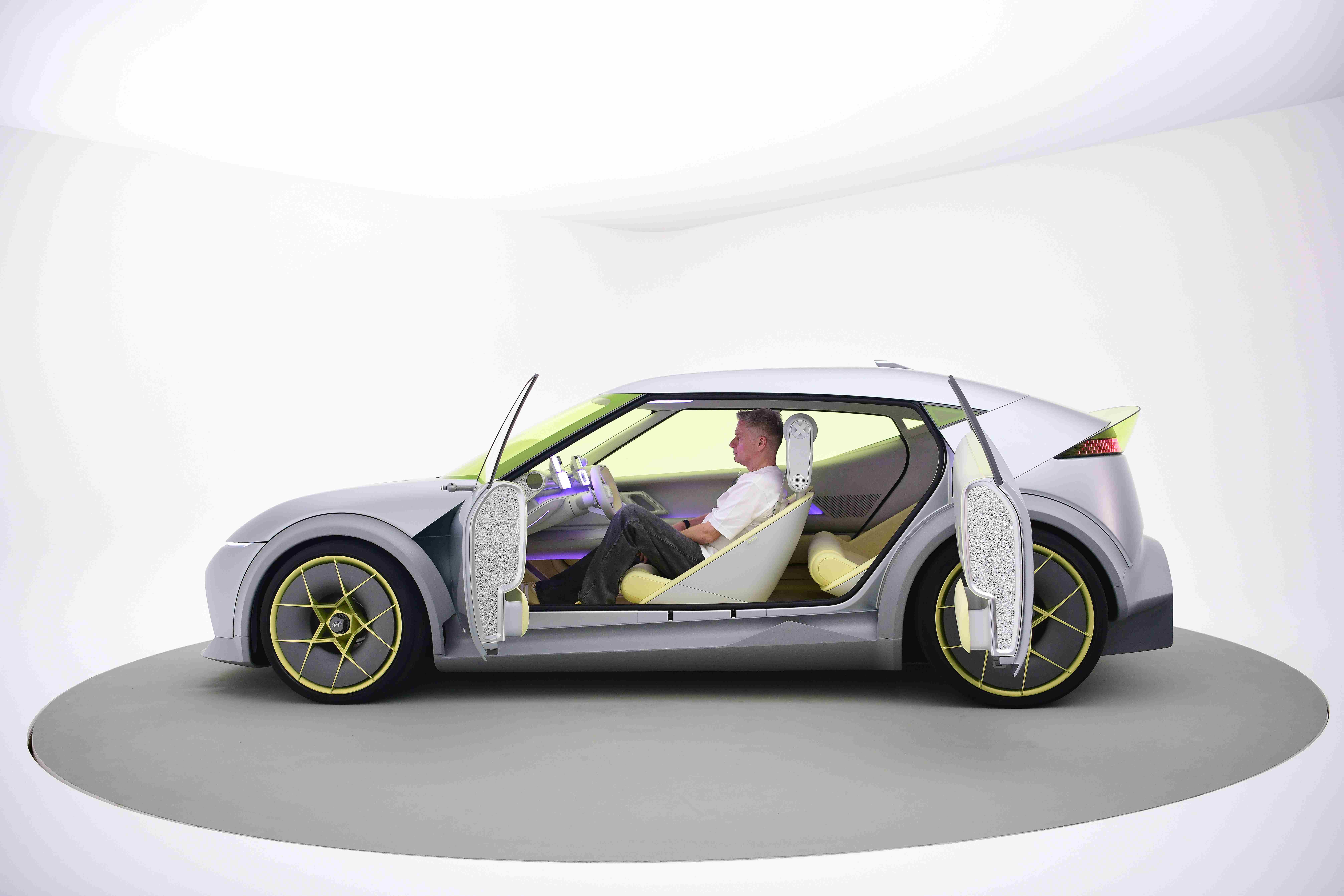 Simon-Loasby-the-Edge-Ioniq3