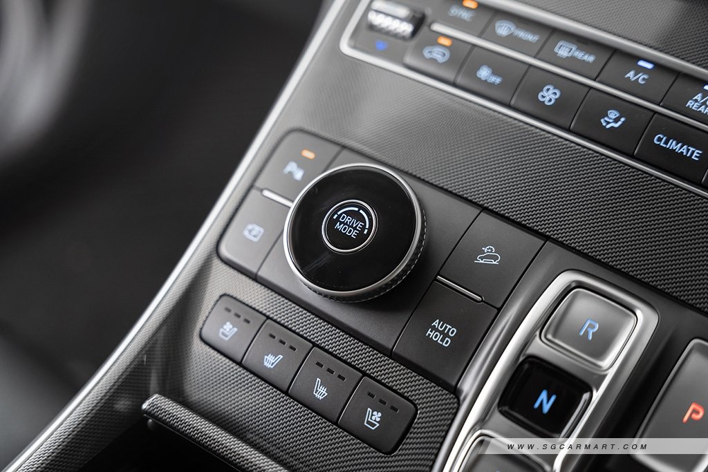 Hyundai SANTA FE Hybrid driver mode controls