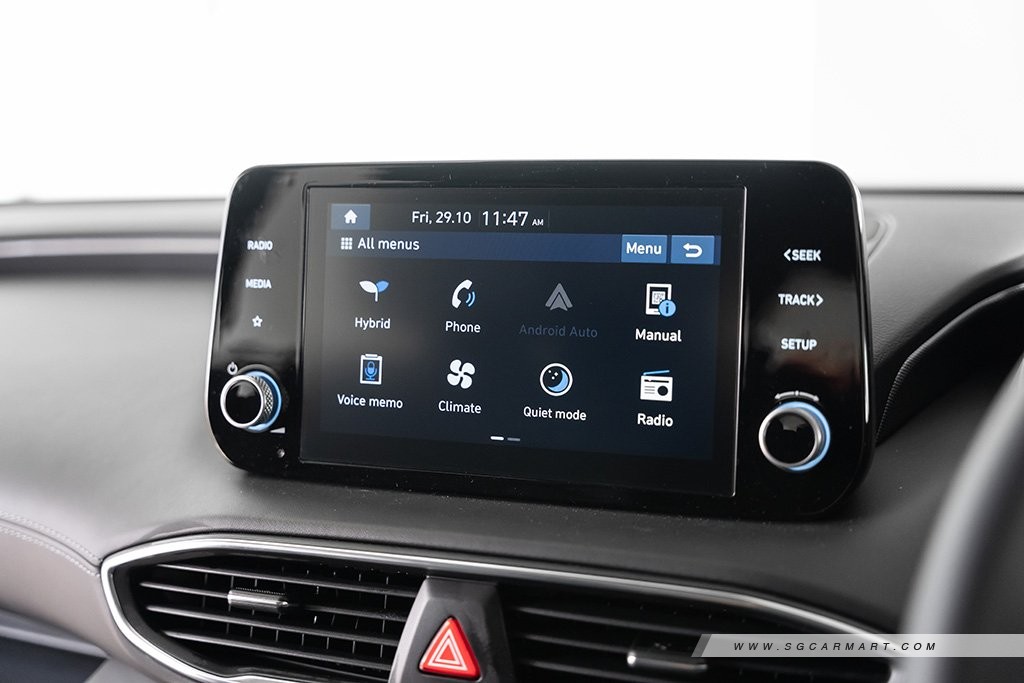 Hyundai SANTA FE Hybrid infotainment display menu