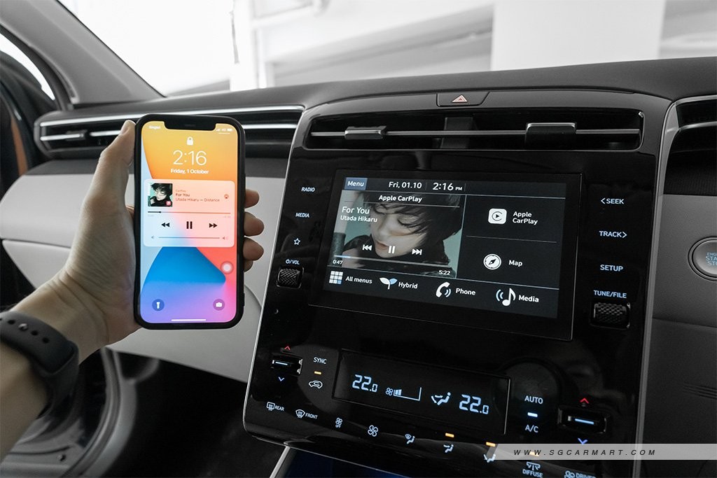 Hyundai Singapore TUCSON Hybrid infotainment connected to Apple CarPlay