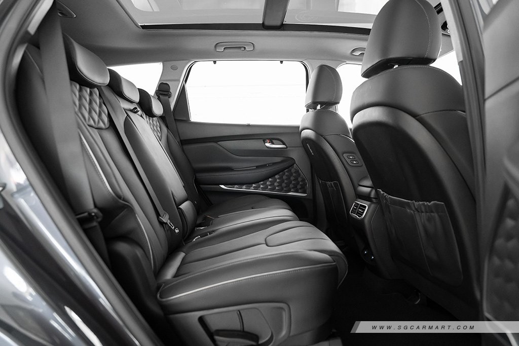 Hyundai SANTA FE Hybrid 2nd row rear seats