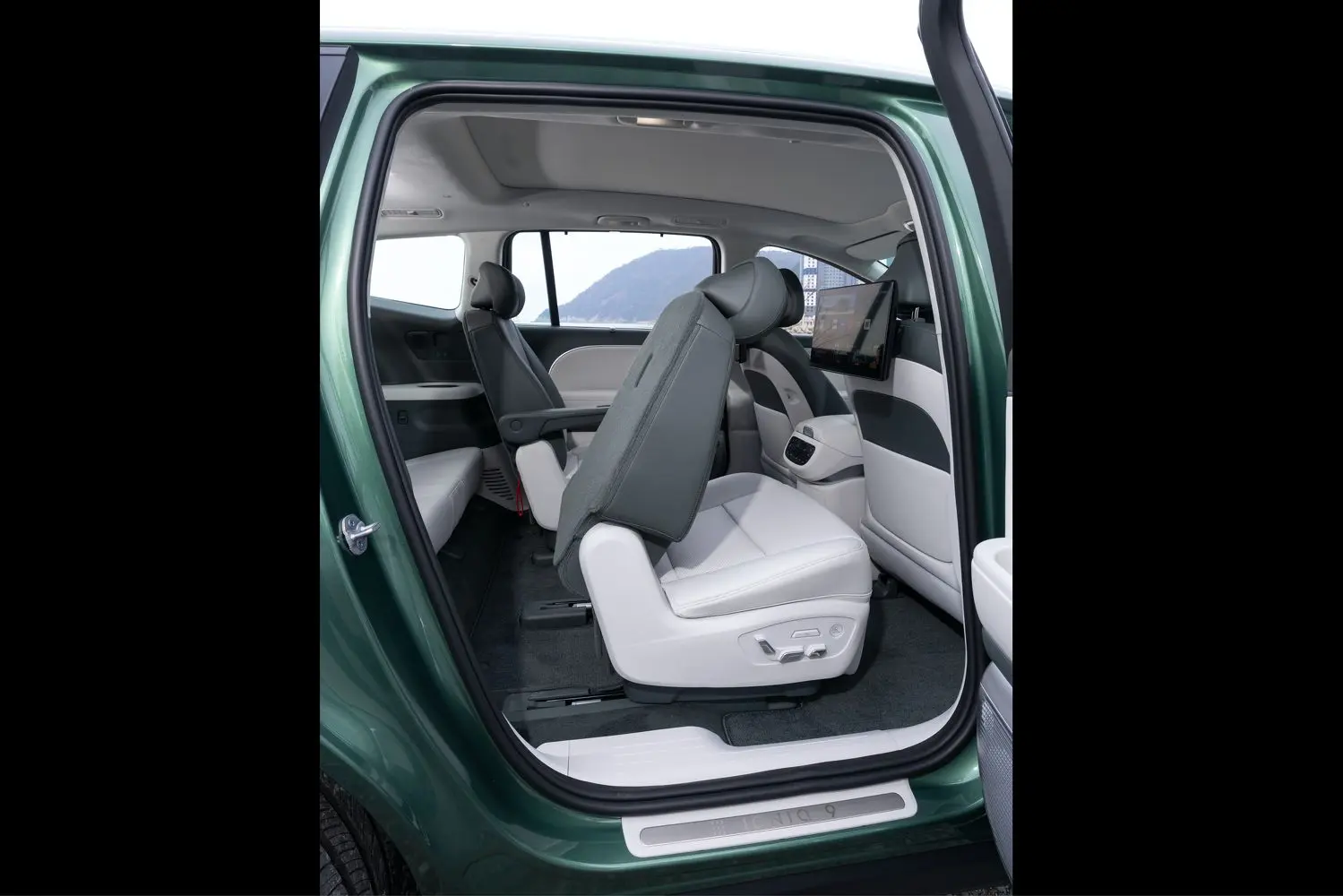 Hyundai-Ioniq9-The-Edge