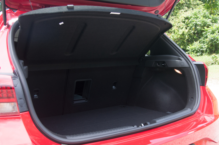 Hyundai i30 turbo Hatchback boot