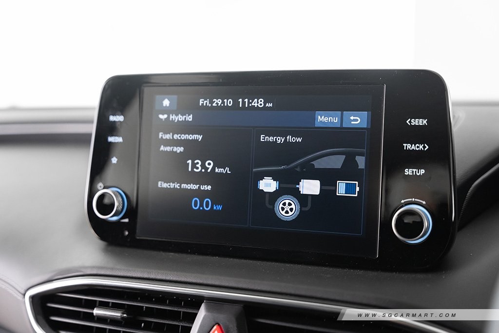 Hyundai SANTA FE Hybrid infotainment display car status