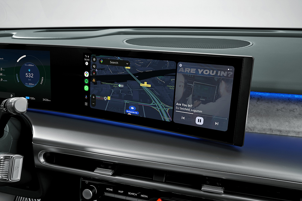 Apple CarPlay™ and Android Auto™  on the big centre screen Hyundai IONIQ 9.