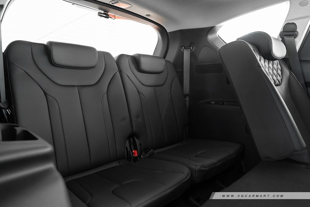 Hyundai SANTA FE Hybrid 3rd row rear seats