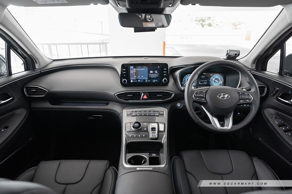 Hyundai SANTA FE Hybrid interior cabin